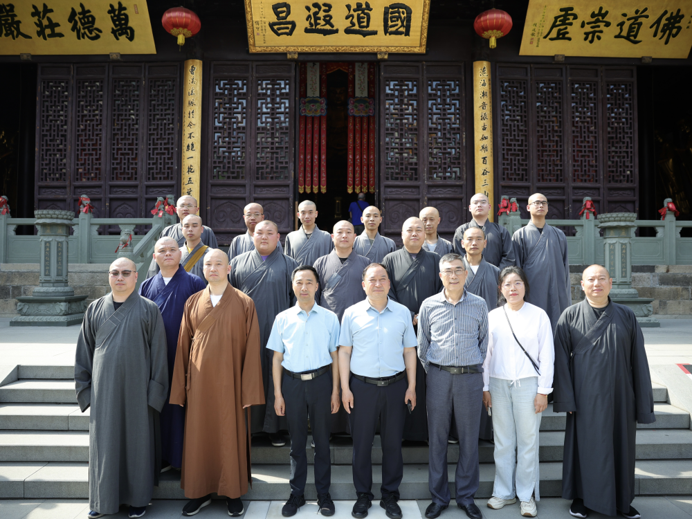 1747709394311027.png 玉佛寺合影.png